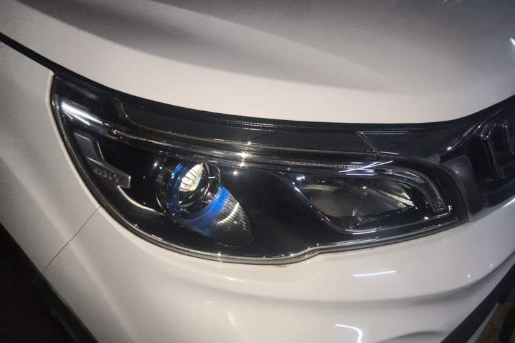 Used Geely Auto Vision X3 2017 1.5L Manual Luxury Model Right Front Headlight
