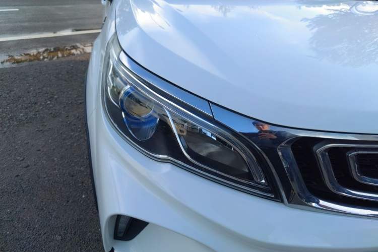 Used Geely Auto Vision X3 2017 1.5L Automatic Elite Model Right Front Headlight