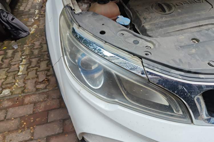 Used Geely Auto Vision X3 2017 1.5L Manual Luxury Model Right Front Headlight