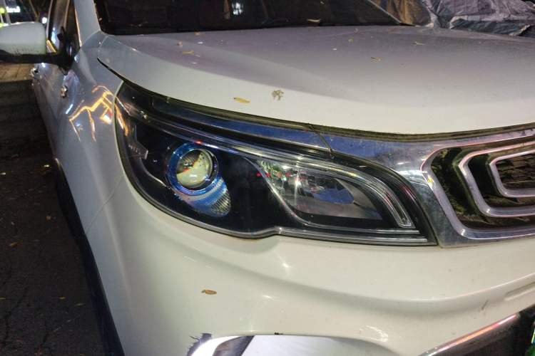 Used Geely Auto Vision X3 2017 1.5L Manual Luxury Model Right Front Headlight