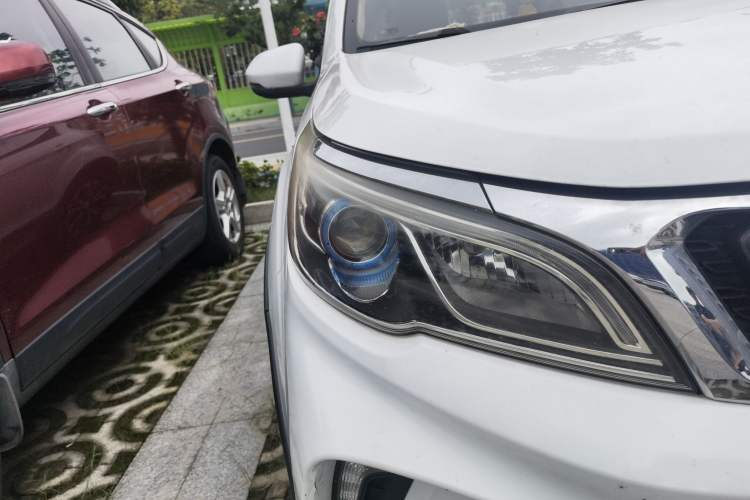 Used Geely Auto Vision X3 2017 1.5L Automatic Elite Model Right Front Headlight