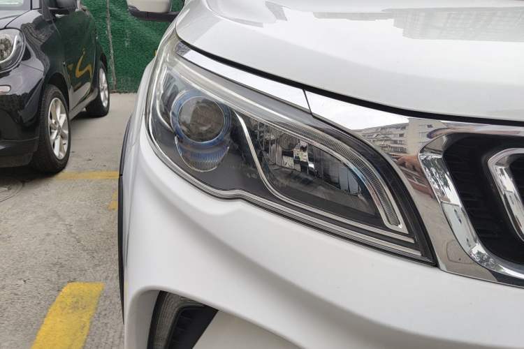 Used Geely Auto Vision X3 2017 1.5L Manual Luxury Model Right Front Headlight