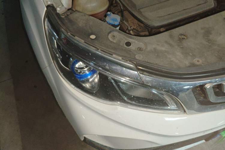 Used Geely Auto Vision X3 2017 1.5L Automatic Elite Model Right Front Headlight