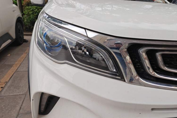 Used Geely Auto Vision X3 2017 1.5L Automatic Elite Model Right Front Headlight