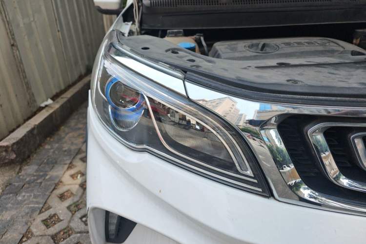 Used Geely Auto Vision X3 2017 1.5L Manual Elite Model Right Front Headlight
