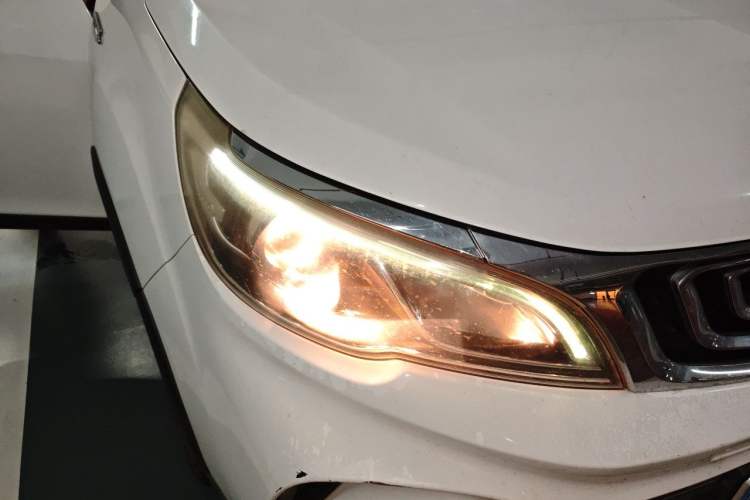 Used Geely Auto Vision X3 2017 1.5L Automatic Luxury Model Right Front Headlight
