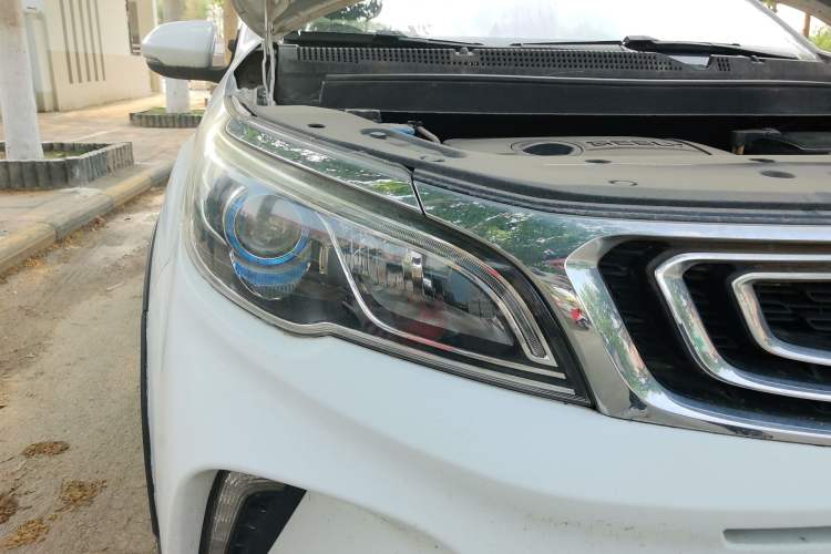Used Geely Auto Vision X3 2017 1.5L Manual Luxury Model Right Front Headlight