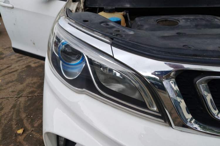 Used Geely Auto Vision X3 2017 1.5L Manual Elite Model Right Front Headlight