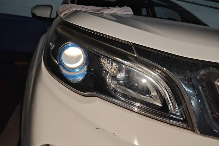 Used Geely Auto Vision X3 2017 1.5L Automatic Elite Model Right Front Headlight