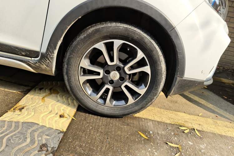 Used Geely Auto Vision X3 2017 1.5L Automatic Elite Model Right Front Wheel Hub