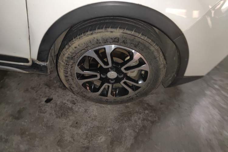 Used Geely Auto Vision X3 2017 1.5L Automatic Elite Model Right Front Wheel Hub