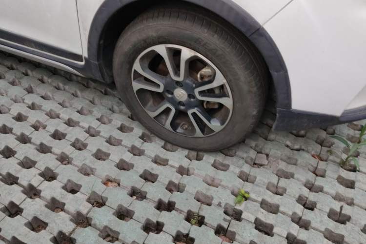Used Geely Auto Vision X3 2017 1.5L Manual Elite Model Right Front Wheel Hub