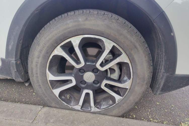 Used Geely Auto Vision X3 2017 1.5L Automatic Elite Model Right Front Wheel Hub