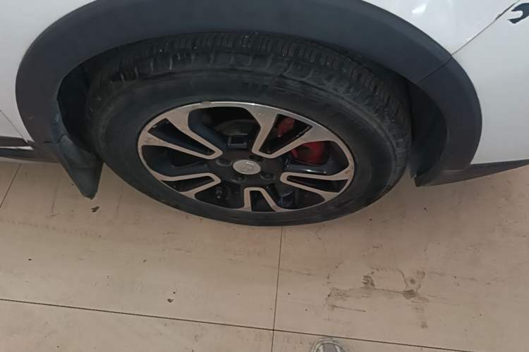 Used Geely Auto Vision X3 2017 1.5L Manual Luxury Model Right Front Wheel Hub
