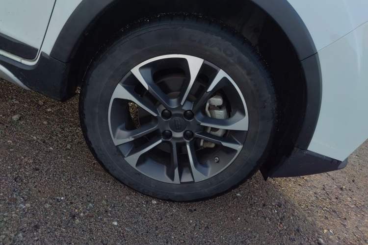 Used Geely Auto Vision X3 2017 1.5L Automatic Elite Model Right Front Wheel Hub