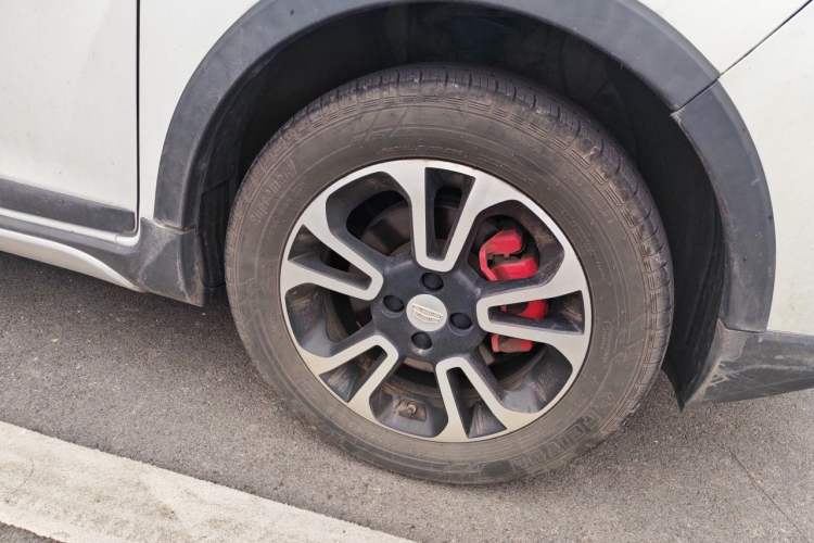 Used Geely Auto Vision X3 2017 1.5L Manual Luxury Model Right Front Wheel Hub