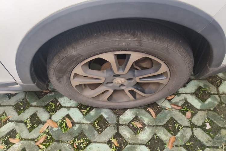 Used Geely Auto Vision X3 2017 1.5L Manual Elite Model Right Front Wheel Hub