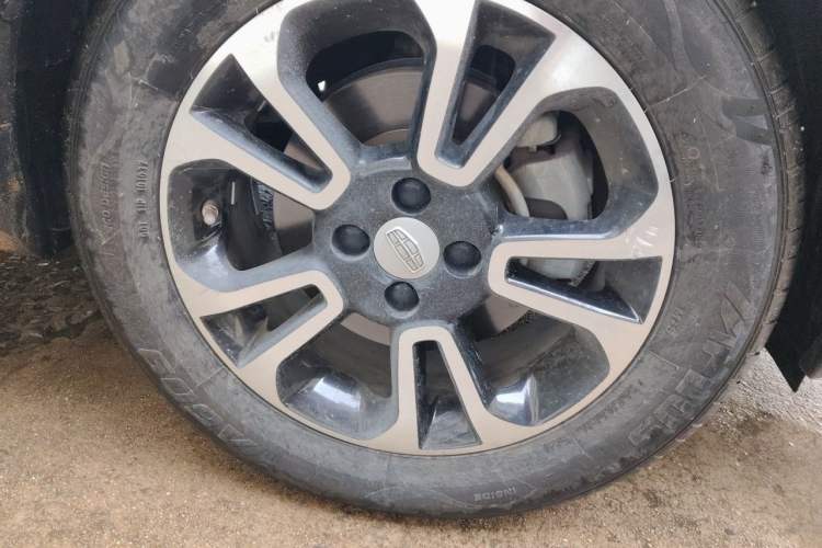 Used Geely Auto Vision X3 2017 1.5L Automatic Elite Model Right Front Wheel Hub