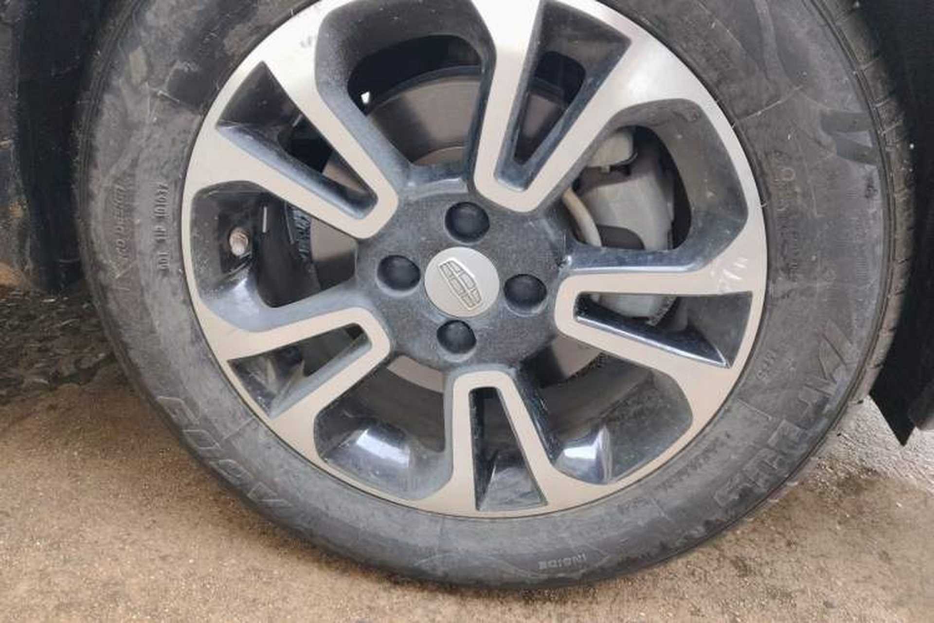 Used Geely Auto Vision X3 2017 1.5L Automatic Elite Model Right Front Wheel Hub