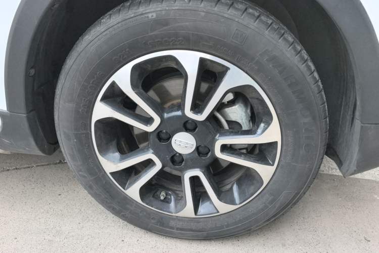 Used Geely Auto Vision X3 2017 1.5L Automatic Elite Model Right Front Wheel Hub