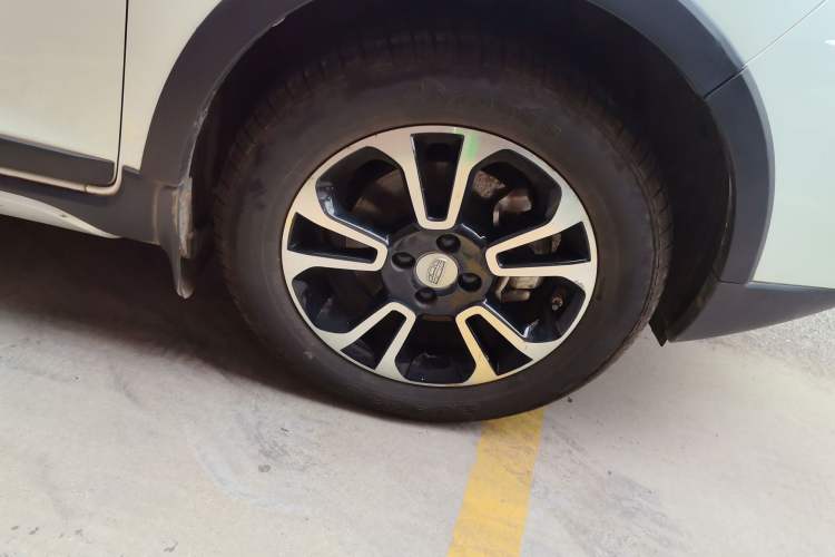 Used Geely Auto Vision X3 2017 1.5L Automatic Elite Model Right Front Wheel Hub