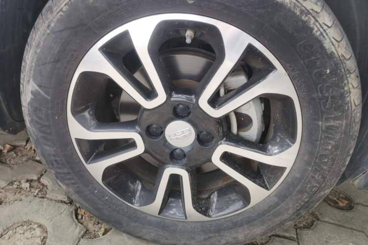 Used Geely Auto Vision X3 2017 1.5L Automatic Elite Model Right Front Wheel Hub