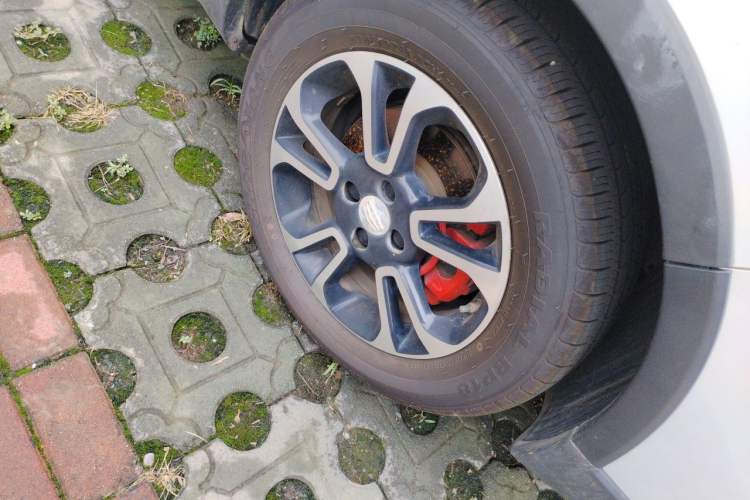 Used Geely Auto Vision X3 2017 1.5L Manual Luxury Model Right Front Wheel Hub