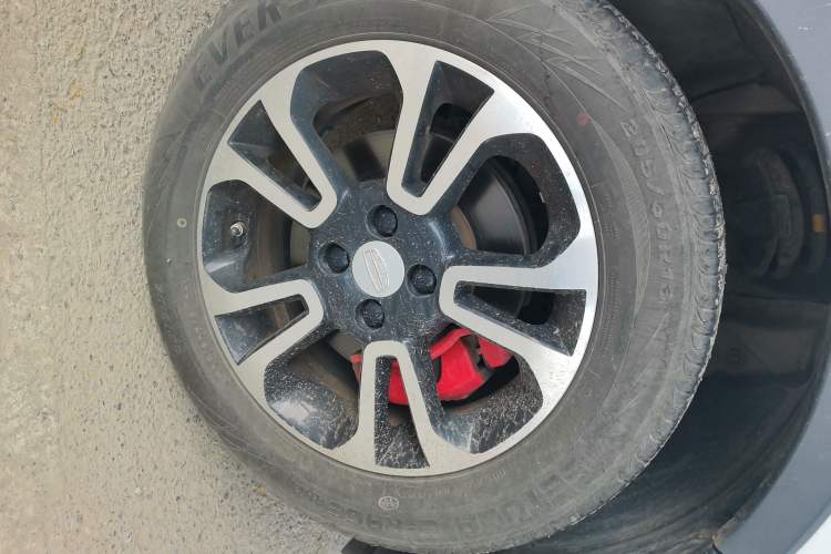 Used Geely Auto Vision X3 2017 1.5L Manual Luxury Model Right Front Wheel Hub