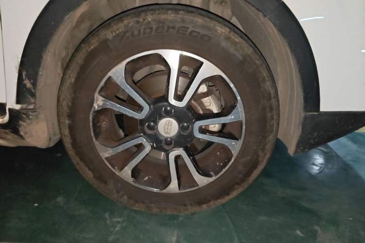 Used Geely Auto Vision X3 2017 1.5L Automatic Elite Model Right Front Wheel Hub