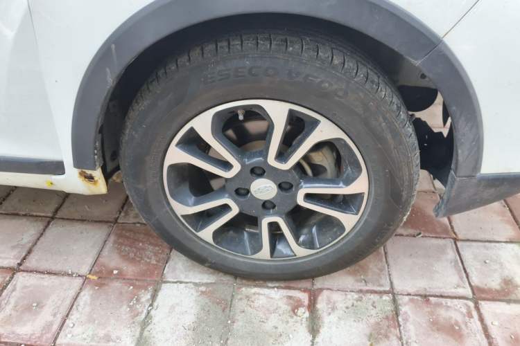 Used Geely Auto Vision X3 2017 1.5L Automatic Elite Model Right Front Wheel Hub
