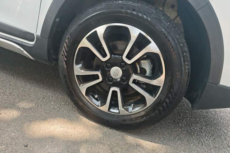 Used Geely Auto Vision X3 2017 1.5L Manual Elite Model Right Front Wheel Hub