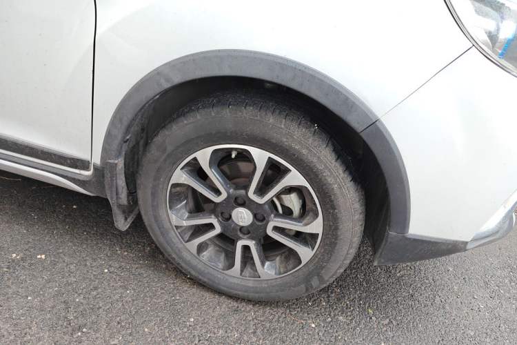 Used Geely Auto Vision X3 2017 1.5L Automatic Elite Model Right Front Wheel Hub