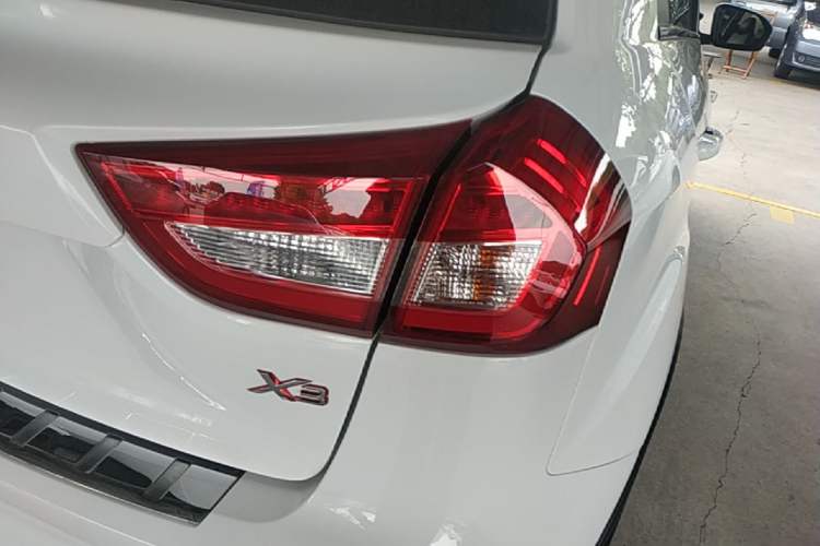 Used Geely Auto Vision X3 2017 1.5L Automatic Elite Model Right Rear Taillight