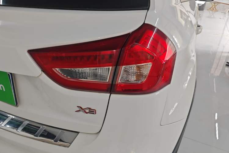 Used Geely Auto Vision X3 2017 1.5L Automatic Elite Model Right Rear Taillight
