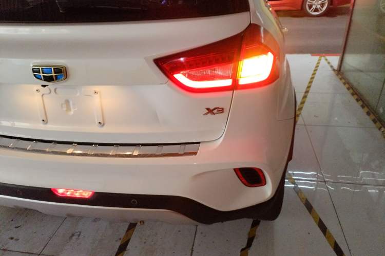 Used Geely Auto Vision X3 2017 1.5L Automatic Elite Model Right Rear Taillight