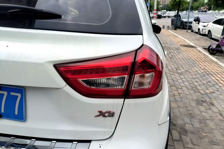 Used Geely Auto Vision X3 2017 1.5L Automatic Elite Model Right Rear Taillight