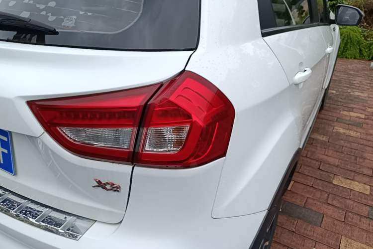 Used Geely Auto Vision X3 2017 1.5L Automatic Elite Model Right Rear Taillight