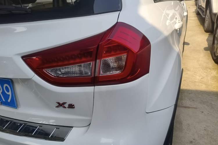 Used Geely Auto Vision X3 2017 1.5L Manual Luxury Model Right Rear Taillight