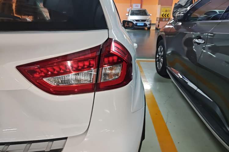 Used Geely Auto Vision X3 2017 1.5L Automatic Luxury Model Right Rear Taillight