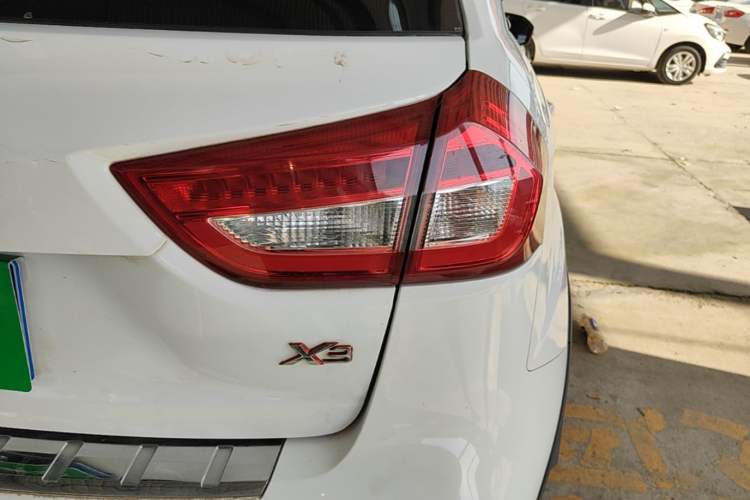 Used Geely Auto Vision X3 2017 1.5L Automatic Elite Model Right Rear Taillight