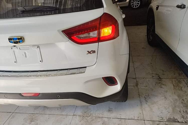 Used Geely Auto Vision X3 2017 1.5L Automatic Elite Model Right Rear Taillight