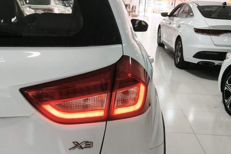 Used Geely Auto Vision X3 2017 1.5L Automatic Elite Model Right Rear Taillight