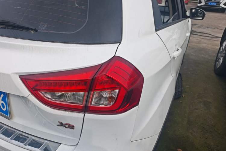 Used Geely Auto Vision X3 2017 1.5L Automatic Luxury Model Right Rear Taillight