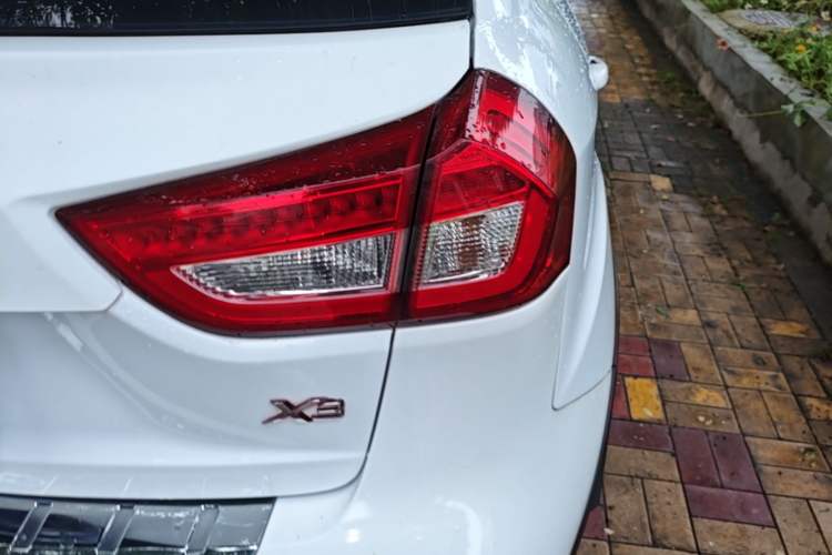 Used Geely Auto Vision X3 2017 1.5L Manual Luxury Model Right Rear Taillight