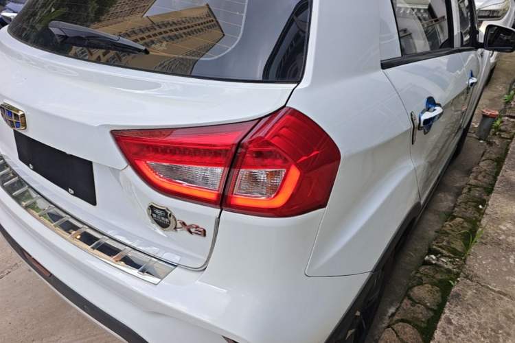 Used Geely Auto Vision X3 2017 1.5L Automatic Luxury Model Right Rear Taillight