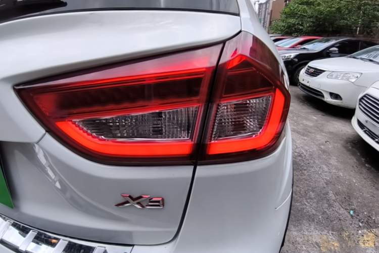 Used Geely Auto Vision X3 2017 1.5L Automatic Elite Model Right Rear Taillight