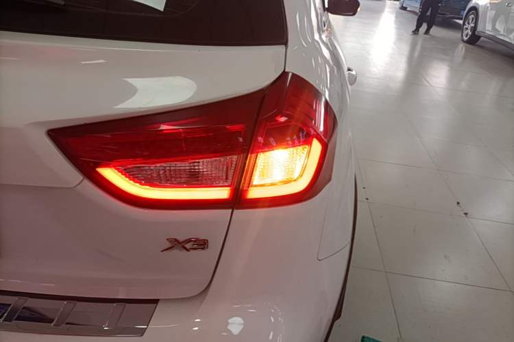 Used Geely Auto Vision X3 2017 1.5L Automatic Luxury Model Right Rear Taillight