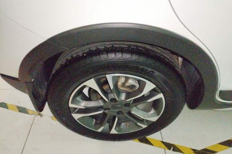 Used Geely Auto Vision X3 2017 1.5L Automatic Elite Model Right Rear Wheel Hub