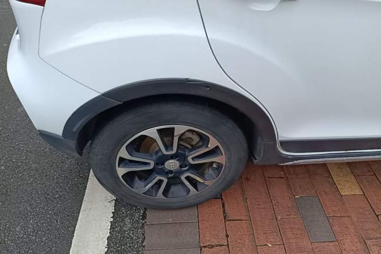 Used Geely Auto Vision X3 2017 1.5L Automatic Elite Model Right Rear Wheel Hub