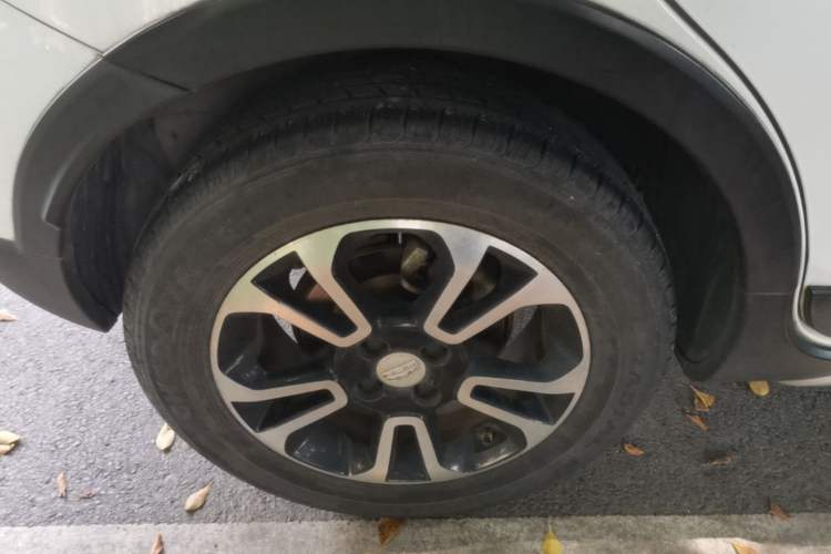 Used Geely Auto Vision X3 2017 1.5L Automatic Elite Model Right Rear Wheel Hub